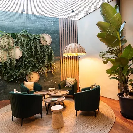 巴塞罗那雅典娜公寓式酒店 4*