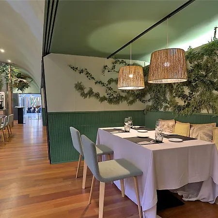 巴塞罗那雅典娜公寓式酒店 4*